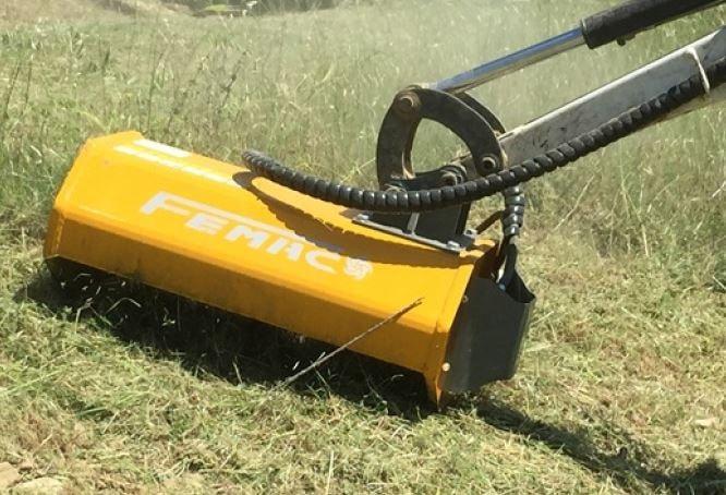 Tocator vegetatie - excavator Femac T1 80 REV - miniexcavator 2 - 3 tone. de vanzare