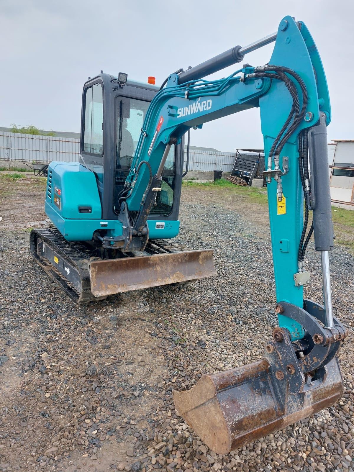 Miniexcavator SUNWARD 25F de vanzare