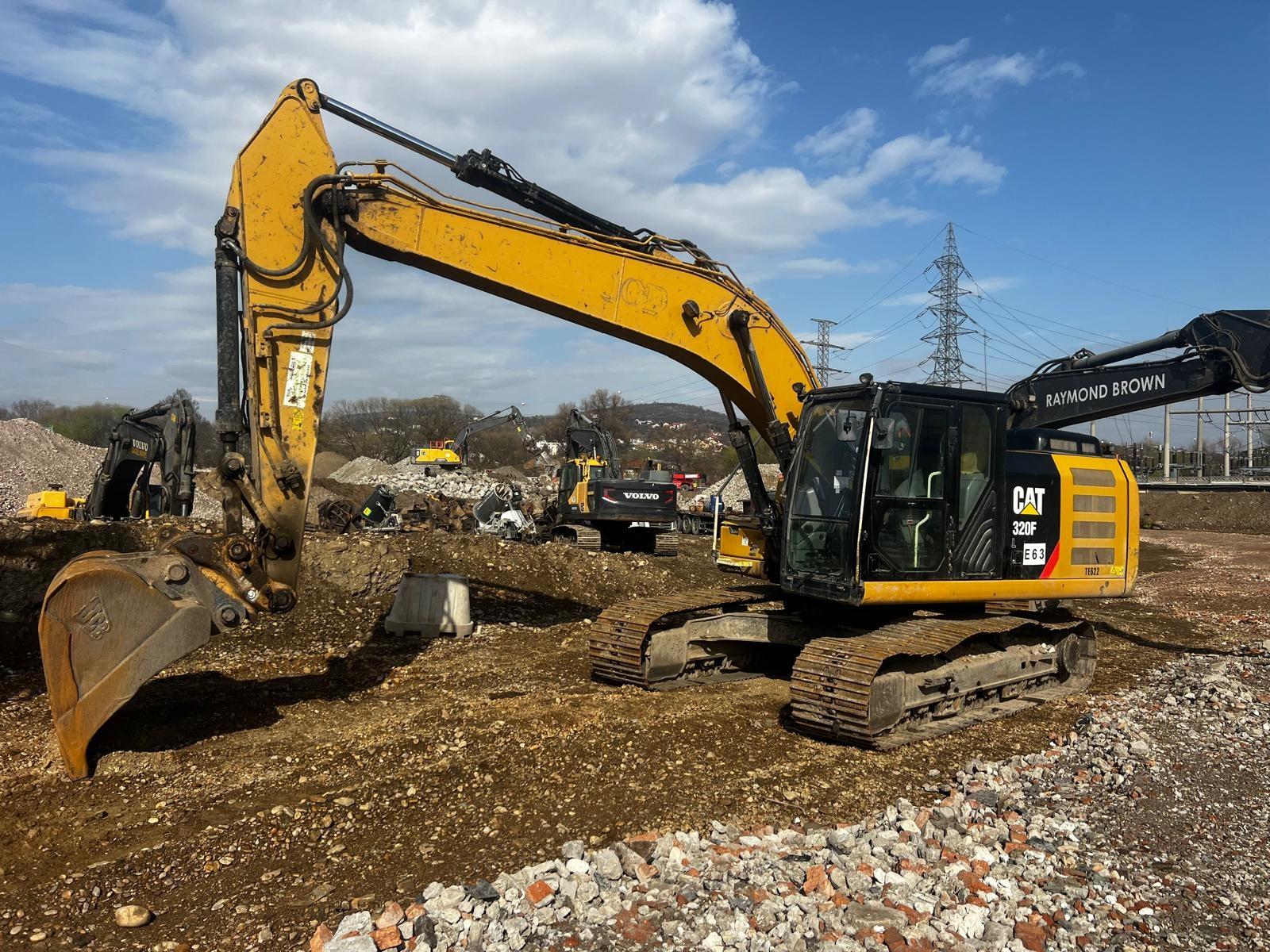 Excavator senile Caterpillar 320 FL de vanzare