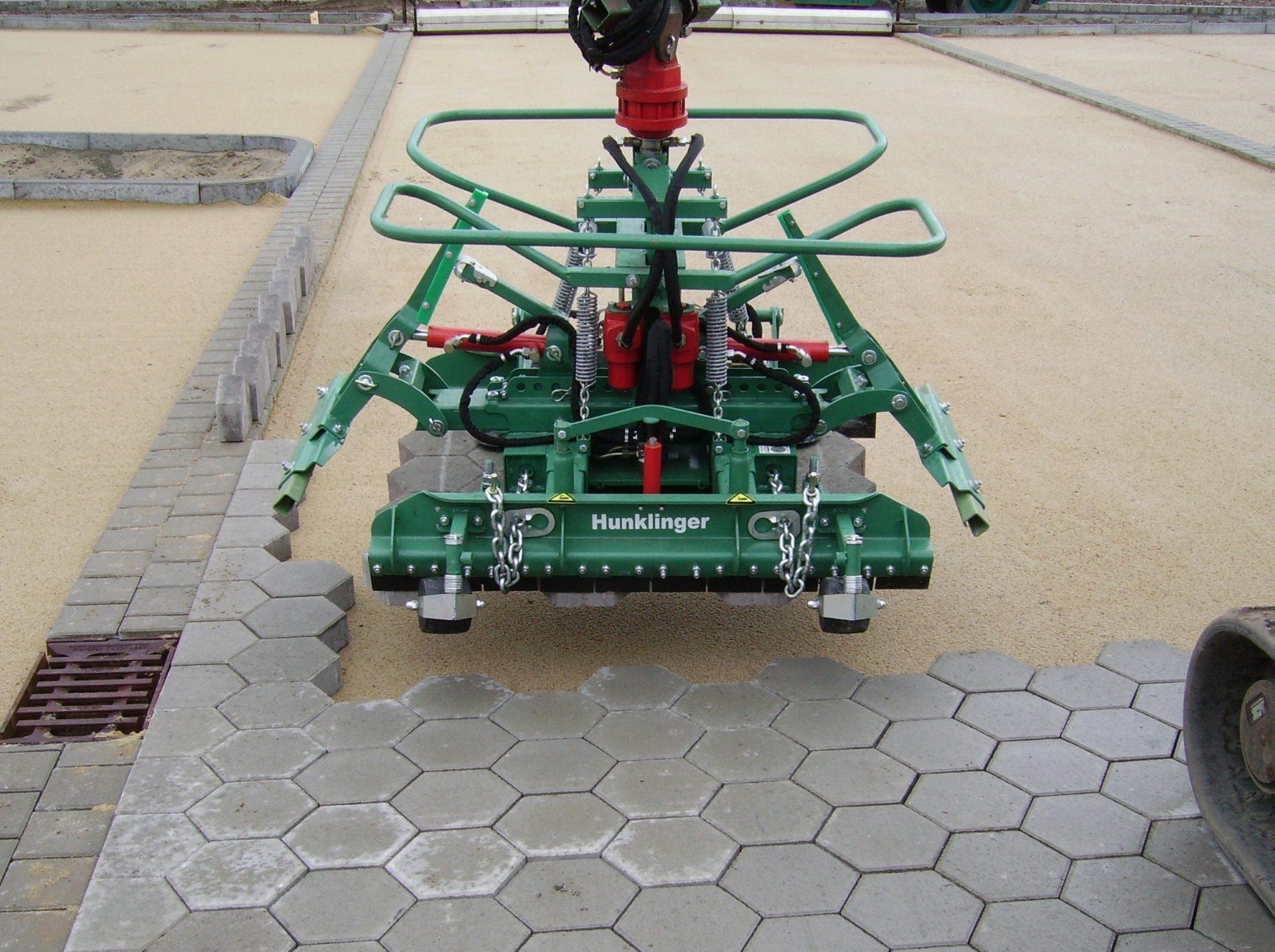  UtilMAX Cleste pentru pavaje Hunklinger P12-2 PROFI TWIST - miniexcavator 2.5 - 9 t. de vanzare