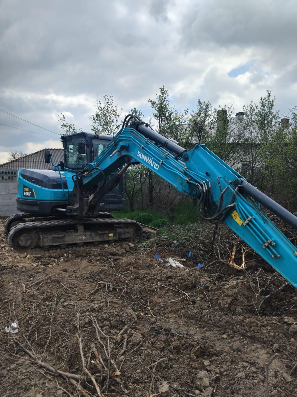 Midiexcavator SUNWARD 90UF de vanzare