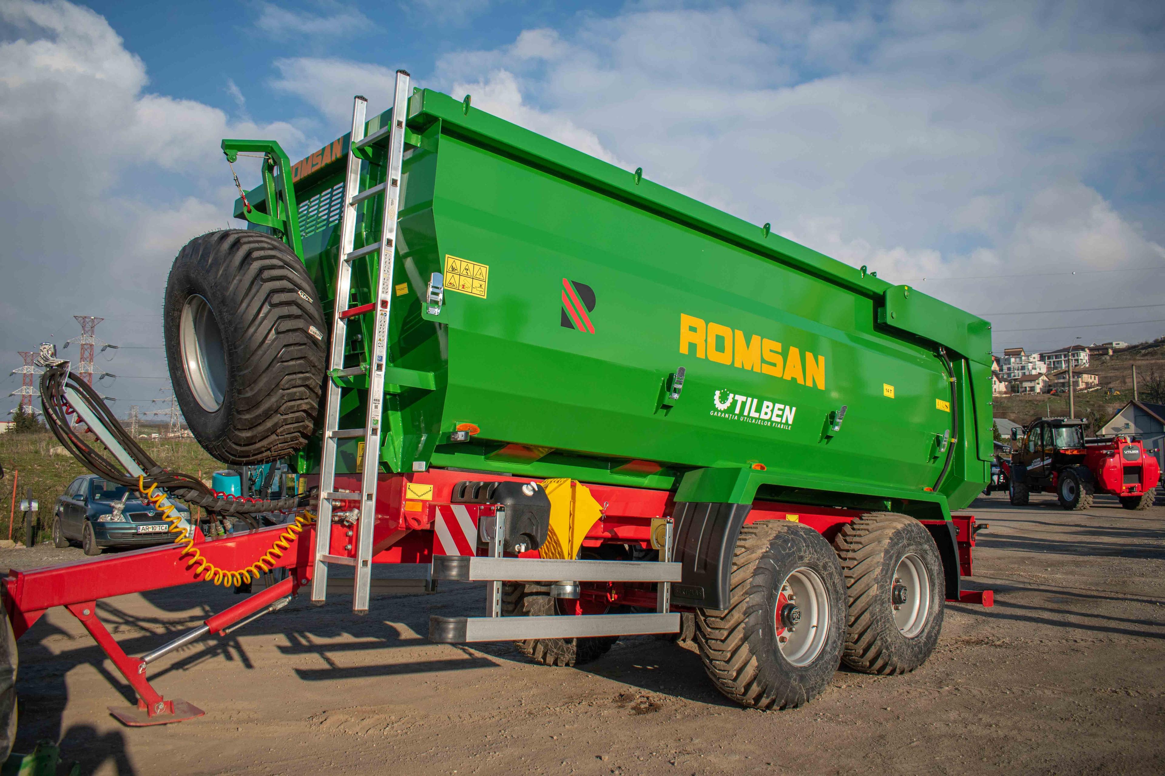 Remorca Agricola ROMSAN R140TAHK -TANDEM BENA TIP U 14t, basculare spate, frana pe aer , prelata cu suport si roata de rezerva de vanzare