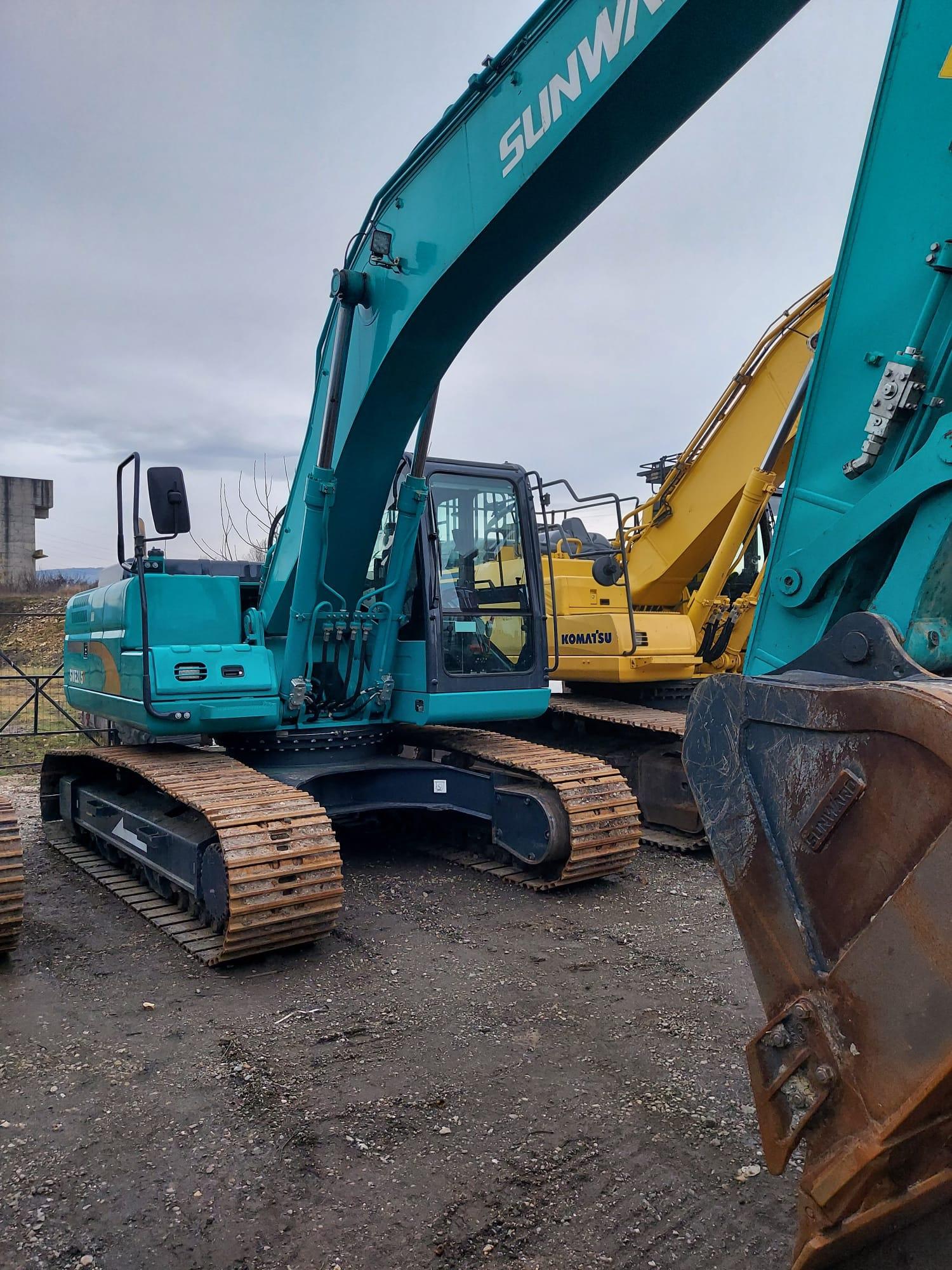 Excavator senile SUNWARD 215F R de vanzare