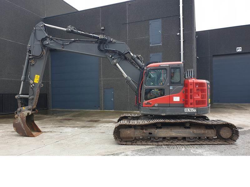Excavator senile Volvo ECR 235 DL de vanzare