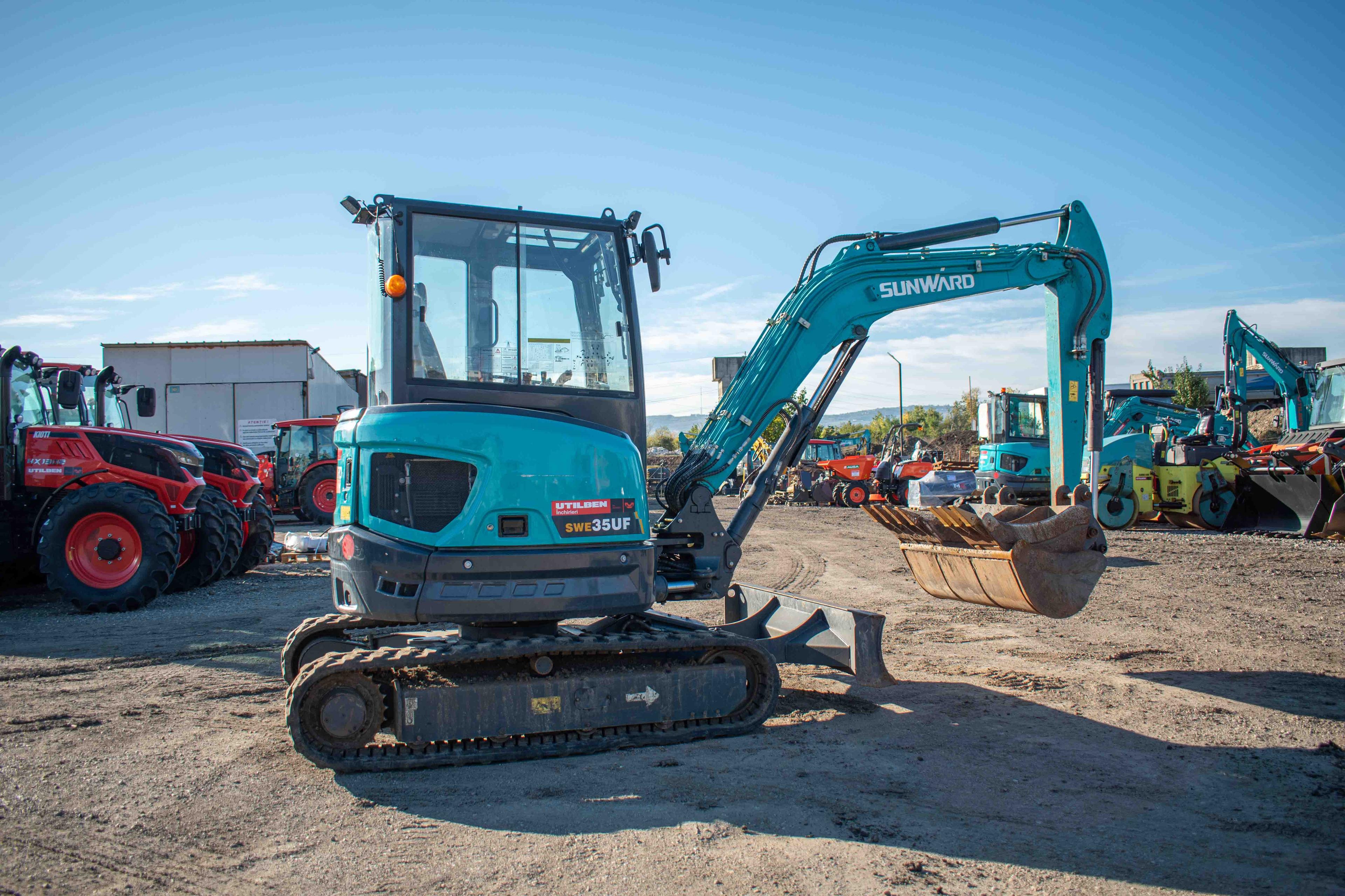 Miniexcavator SUNWARD 35UF DISPONIBIL PENTRU INCHIRIERE de vanzare