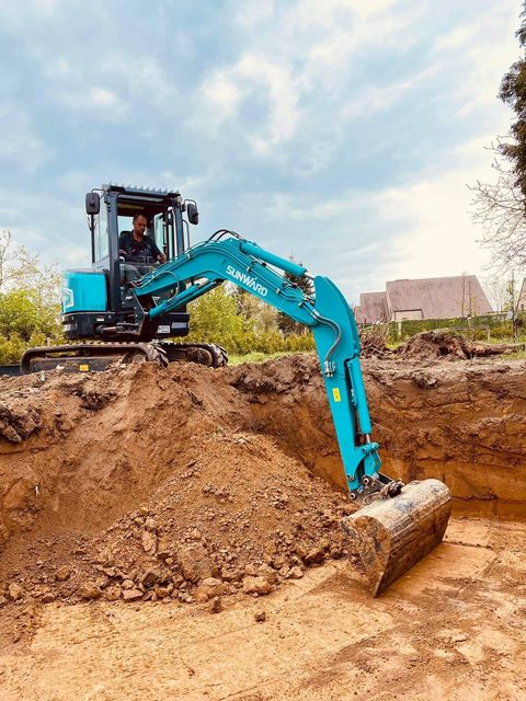 miniexcavator de inchiriat