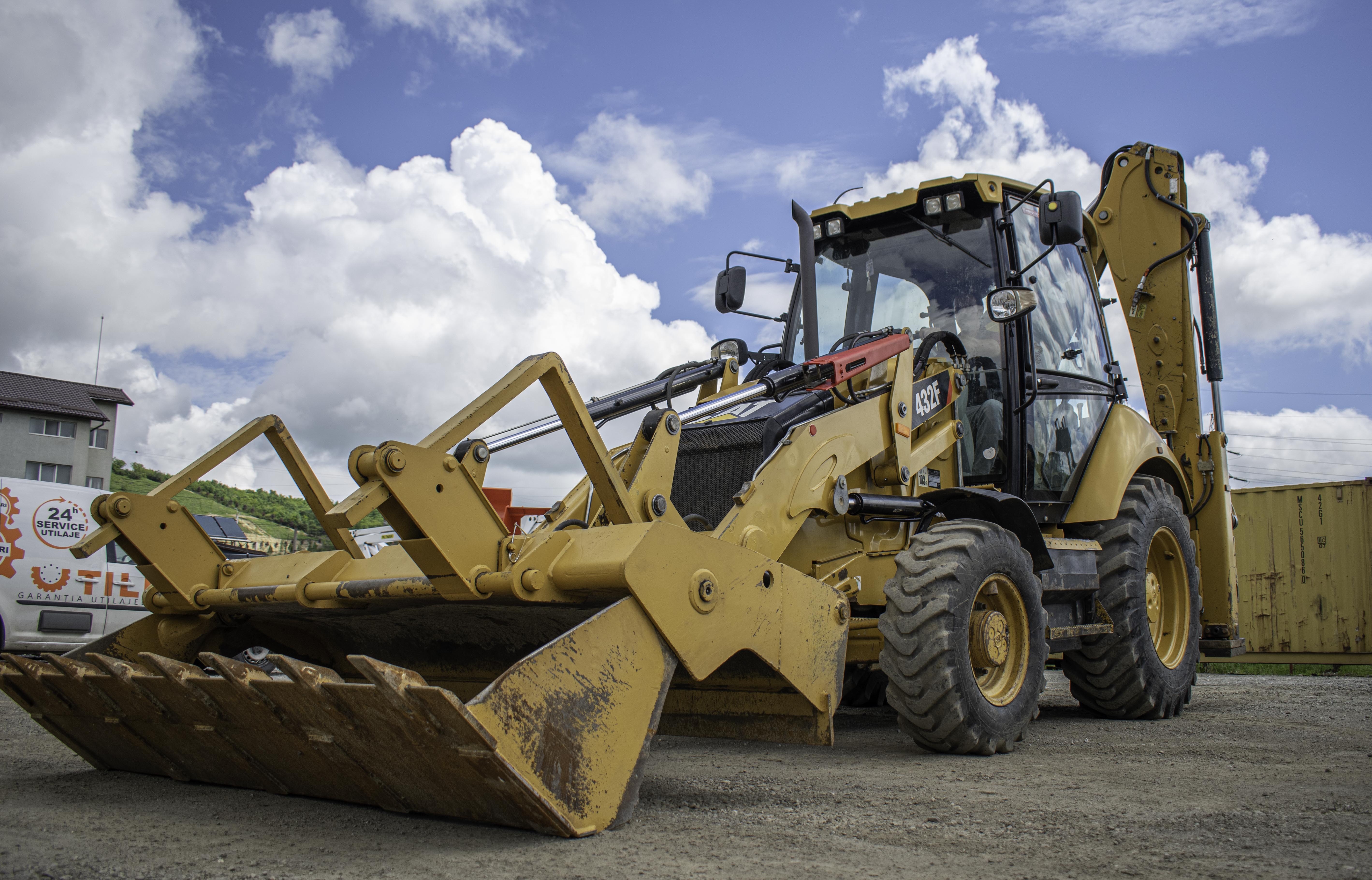 Buldoexcavator Caterpillar