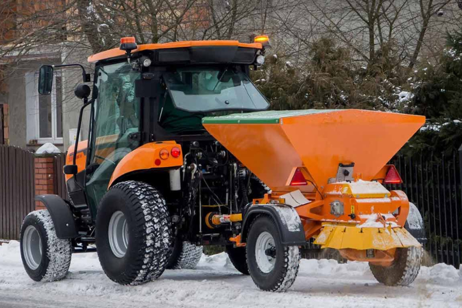 sărăriță tractabilă pentru tractor