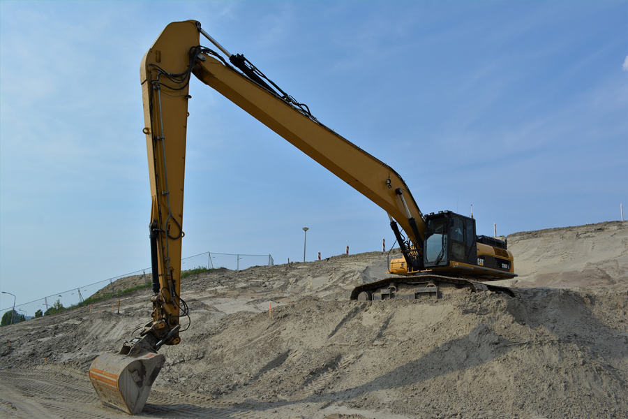 excavator cu braț lung