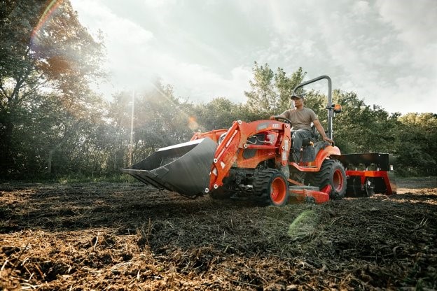 Tractor mic Kioti CS