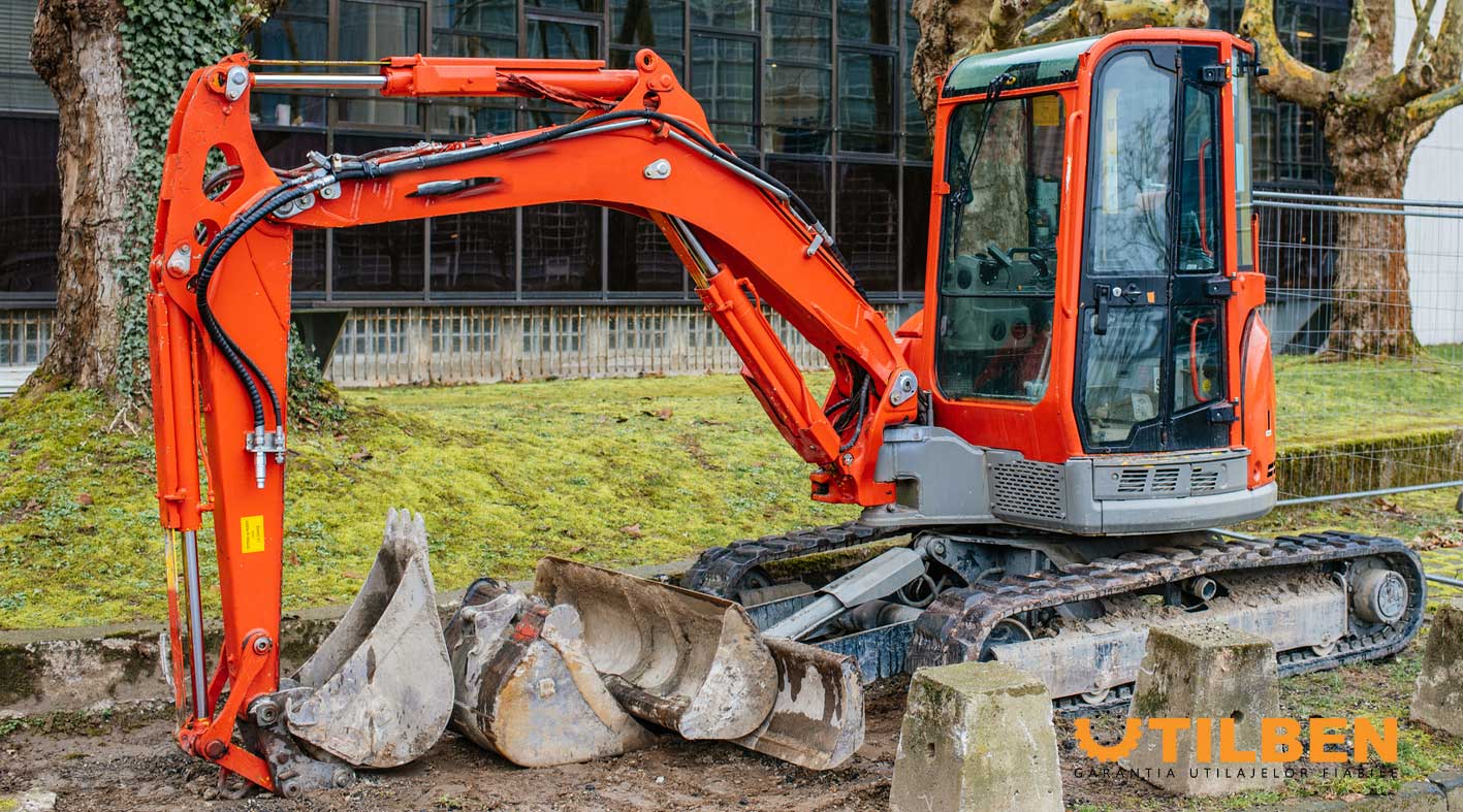 miniexcavator pe senile