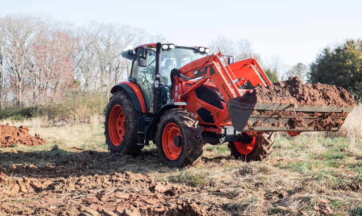 Tractor Kioti HX 1402 &ndash; v&acirc;rf de gamă 140 CP cu cabină premium și design agresiv