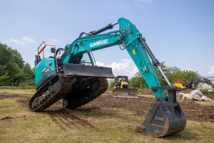 excavatoare Sunward pe santier