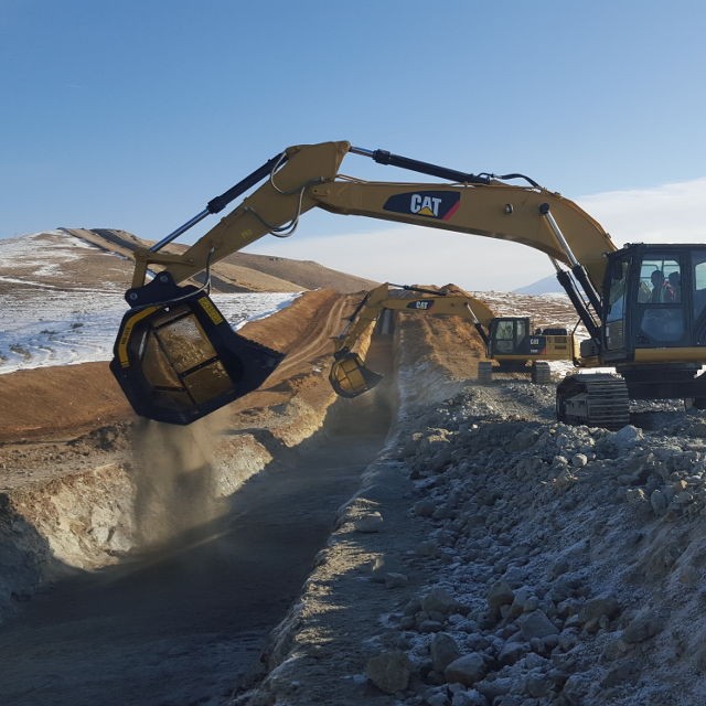 excavator cu cupa de sortare