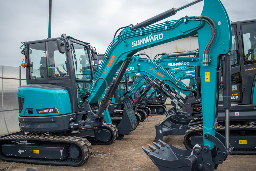 inchiriere mini excavator