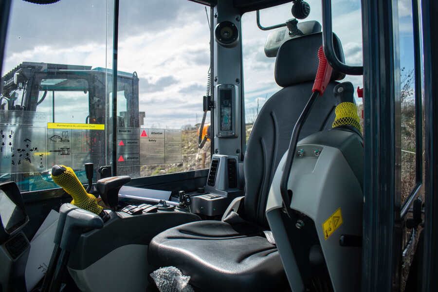 interior mini excavator de inchiriat