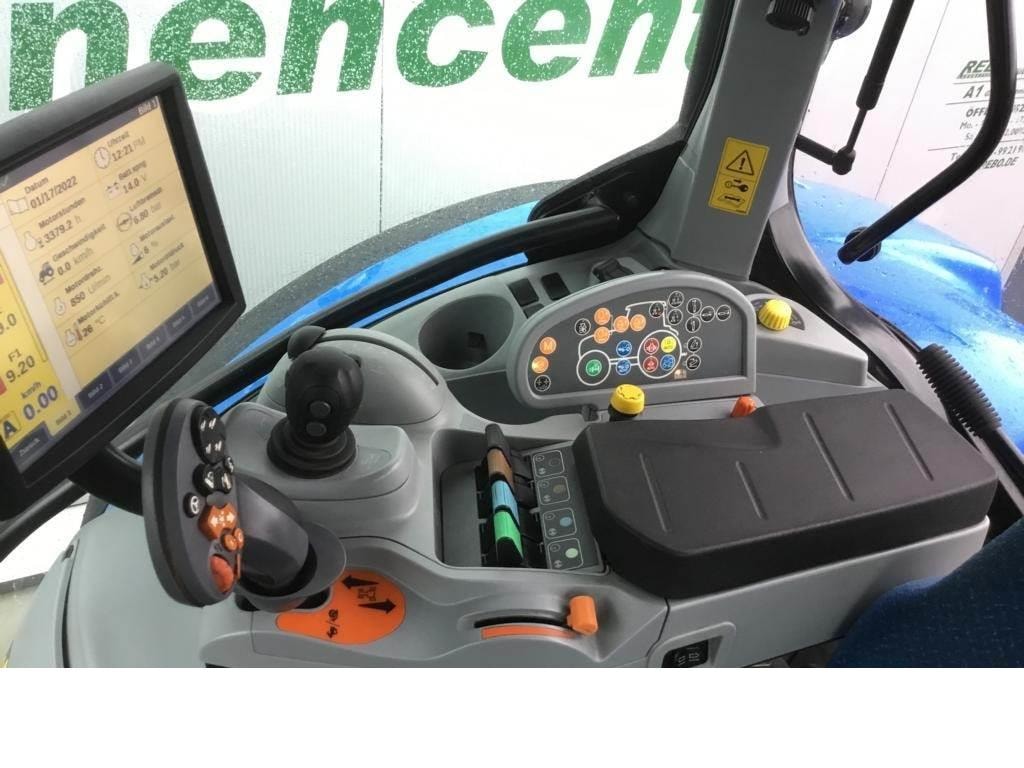 New Holland T7