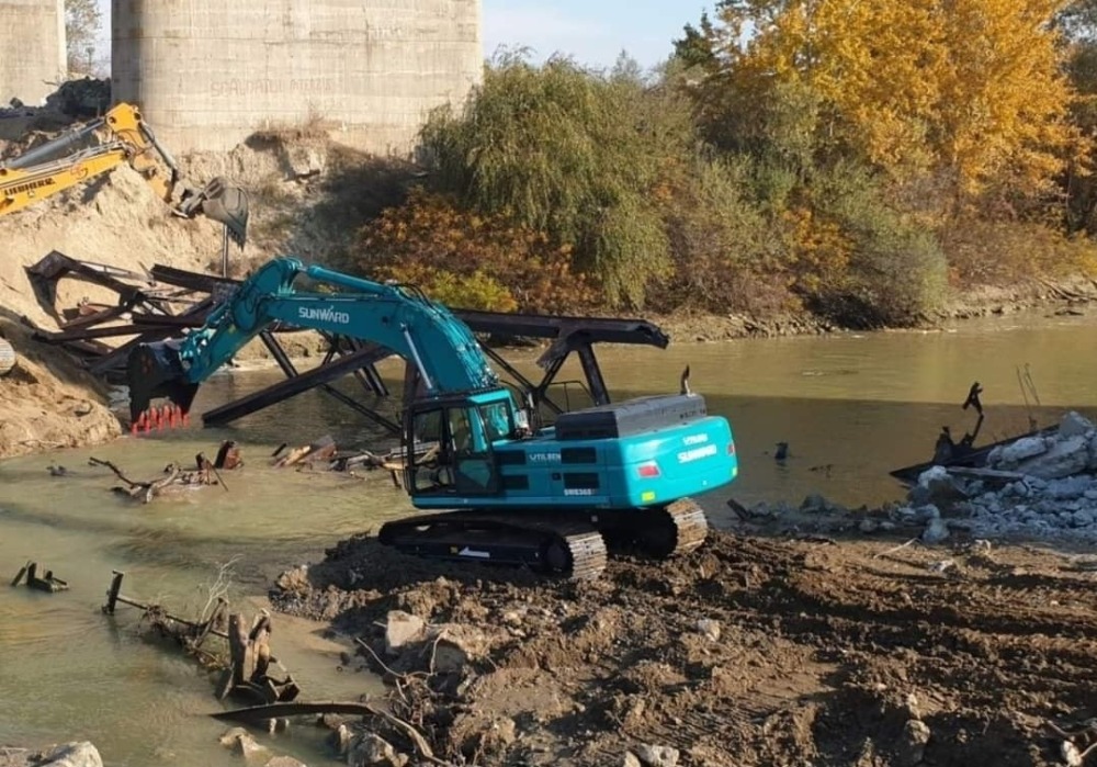 excavatoare senile