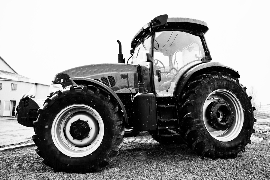 tractor care stationeaza