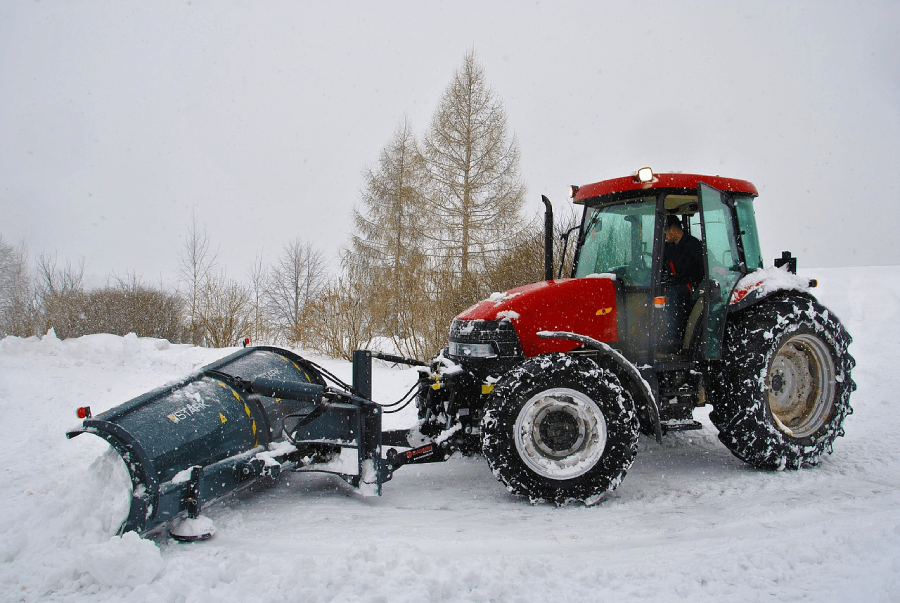 tractor pe timp de iarna