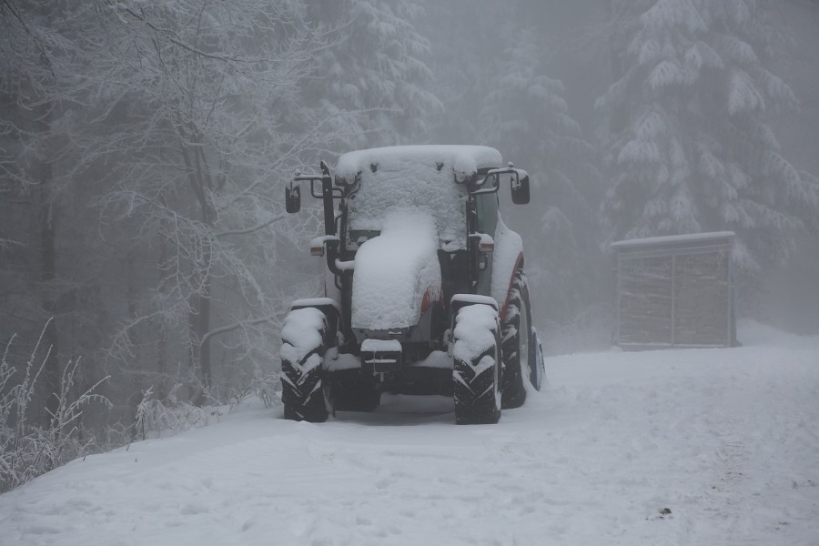 tractor iarna